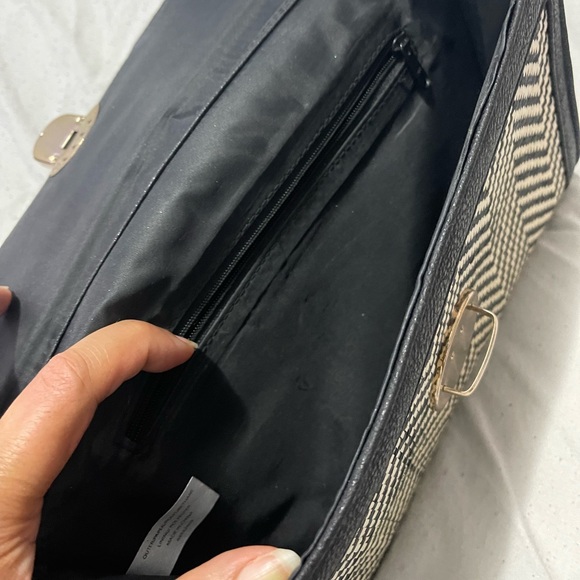 Woven summer straw bag with chain strap. - Picture 3 of 7